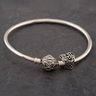 Pre-Owned Pandora Silver Best Mom Heart Bead & 21cm Plain Bangle 41221191